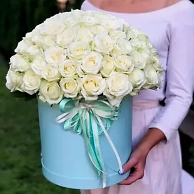 Roses in box delivery to Istanbul