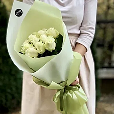 11 White Roses to Istanbul