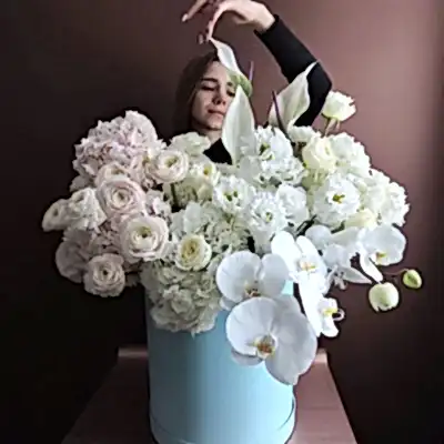 Luxury flowers a in box for Istanbul