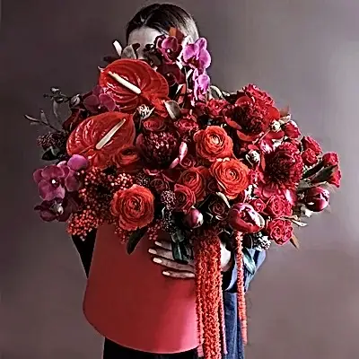 Luxury flowers in a box to Istanbul