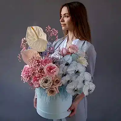 Flowers in a box delivery Istanbul