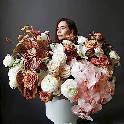 Flowers in a box delivery in Istanbul