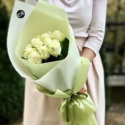 11 white roses to Bodrum