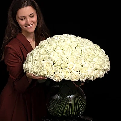 Send roses in a vase to Istanbul